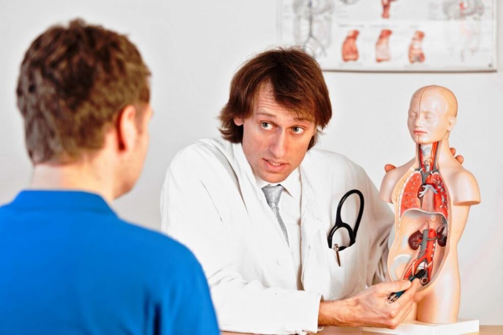 O médico orienta o paciente sobre os motivos que inibem a potência